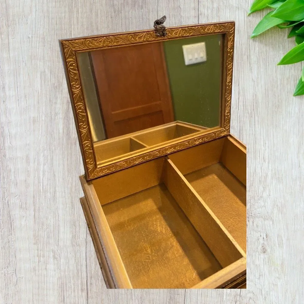 ANTIQUE VICTORIAN SCENE JEWELRY VANITY BOX GLASS TOP MIRRORED LID 1920’s
